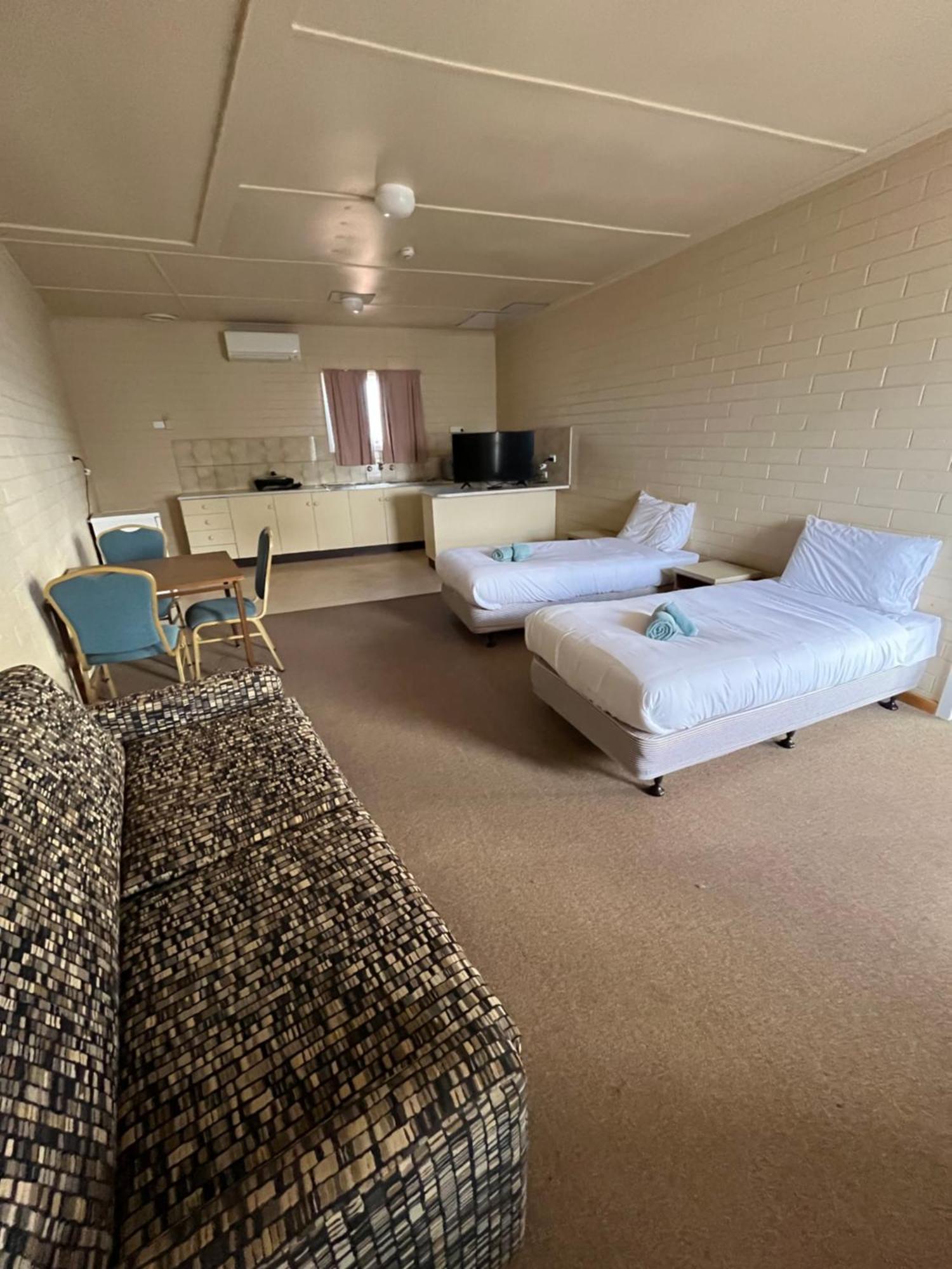 Opal Inn Hotel, Motel, Caravan Park Coober Pedy Kültér fotó
